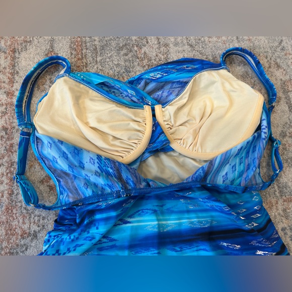 MIRACLESUIT Seraphina Size 16 One-Piece Swimsuit Blue Multi Print Underwire NWT - Picture 4 of 11